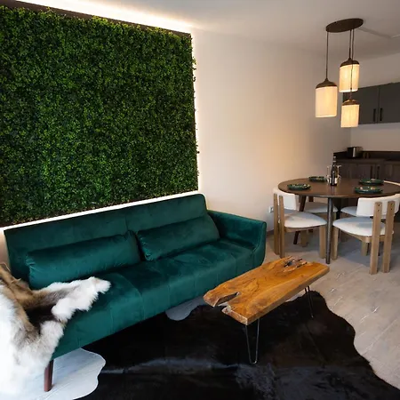 Signature - Forest Flat وينتربرغ
